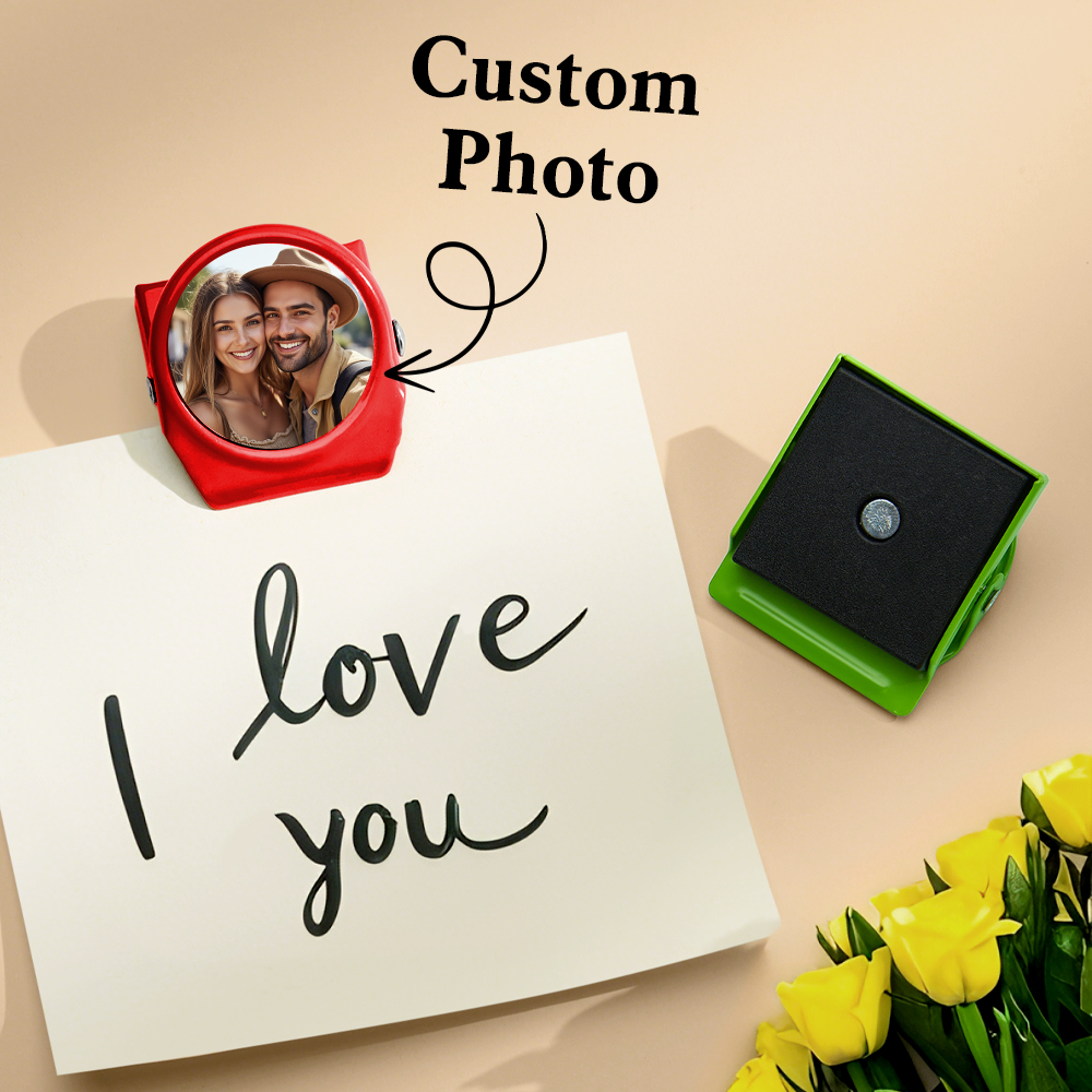 Personalized photo magnetic clip, with 'I love you' note, metal clip in red and green