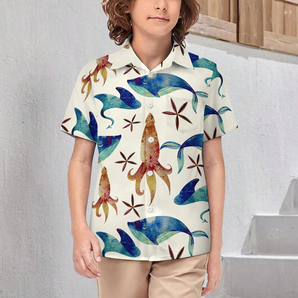 Boy wearing a children's short-sleeved shirt with rocket and sea animal print, light and breathable.