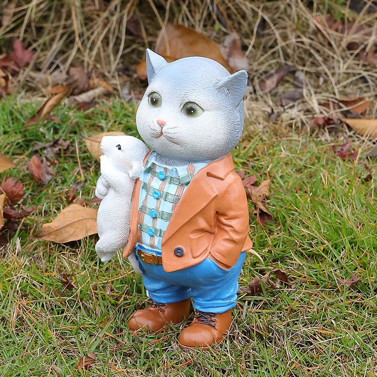 Close view of the cat figurine fur texture and painted face