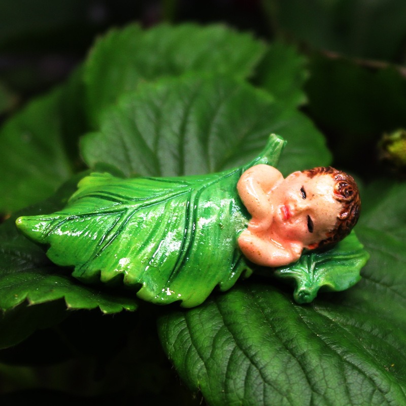 Green leafy garden corner with empty space where a focal point should sit
