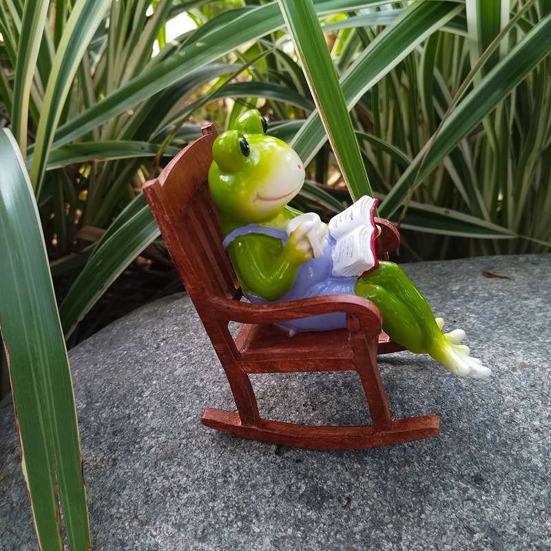 Side view of the frog in the rocking chair showing runners and legs