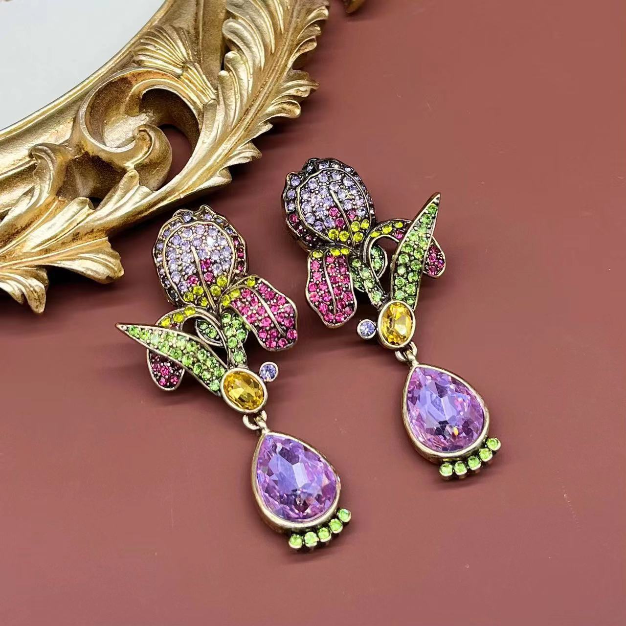 Purple glass pearl violet luan tail flower necklace