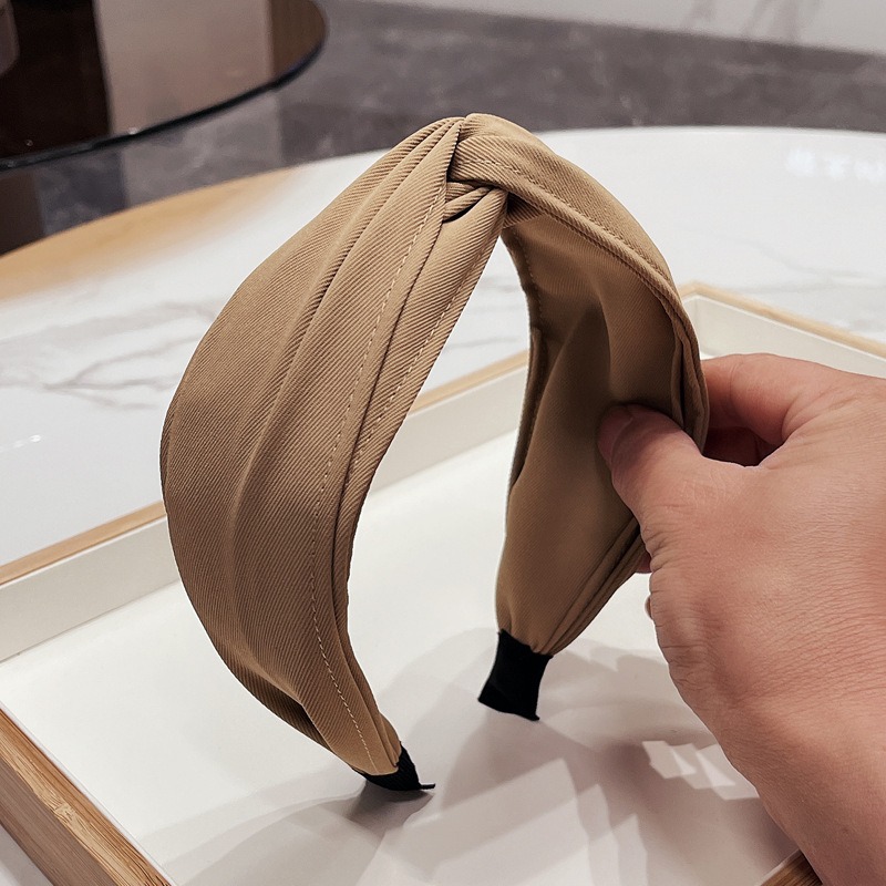 Camel headband showing wide padded profile