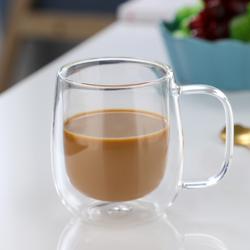 Polished glass rim and base of the clear borosilicate mug