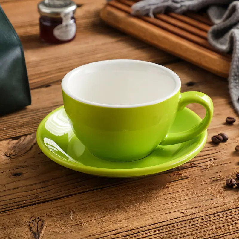 Taza de cerámica con plato, Verde fruta